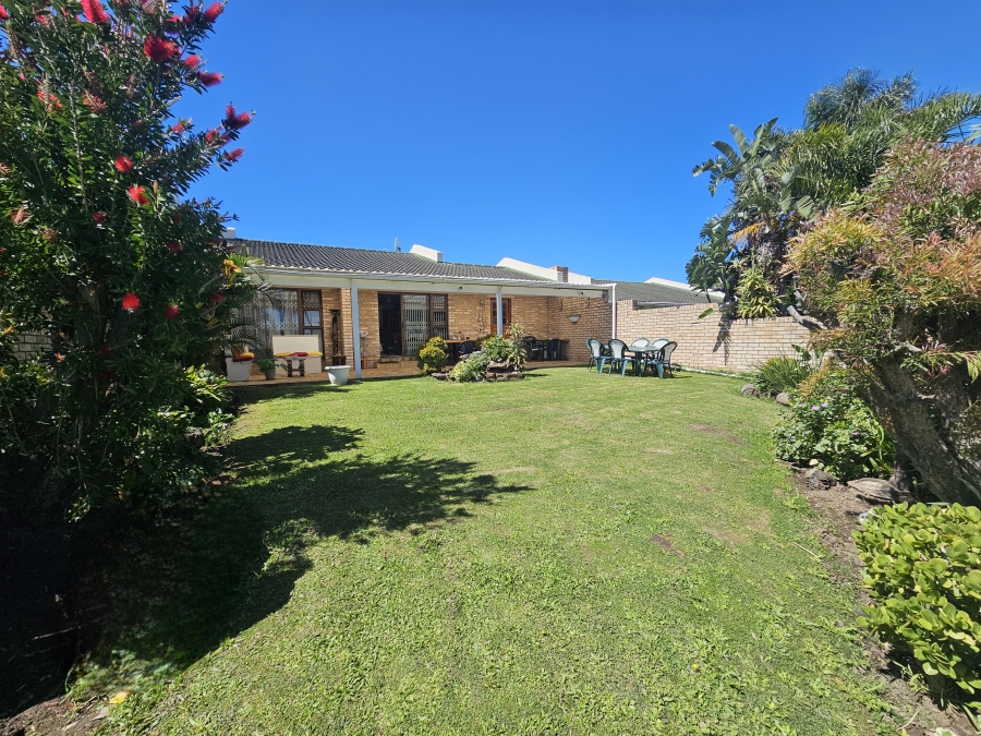 To Let 3 Bedroom Property for Rent in Beacon Bay Eastern Cape